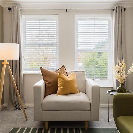 Modern 2-Bedroom Apartments With Free Parking In Leamington Spa Bagian luar foto