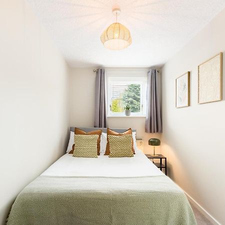 Modern 2-Bedroom Apartments With Free Parking In Leamington Spa Bagian luar foto