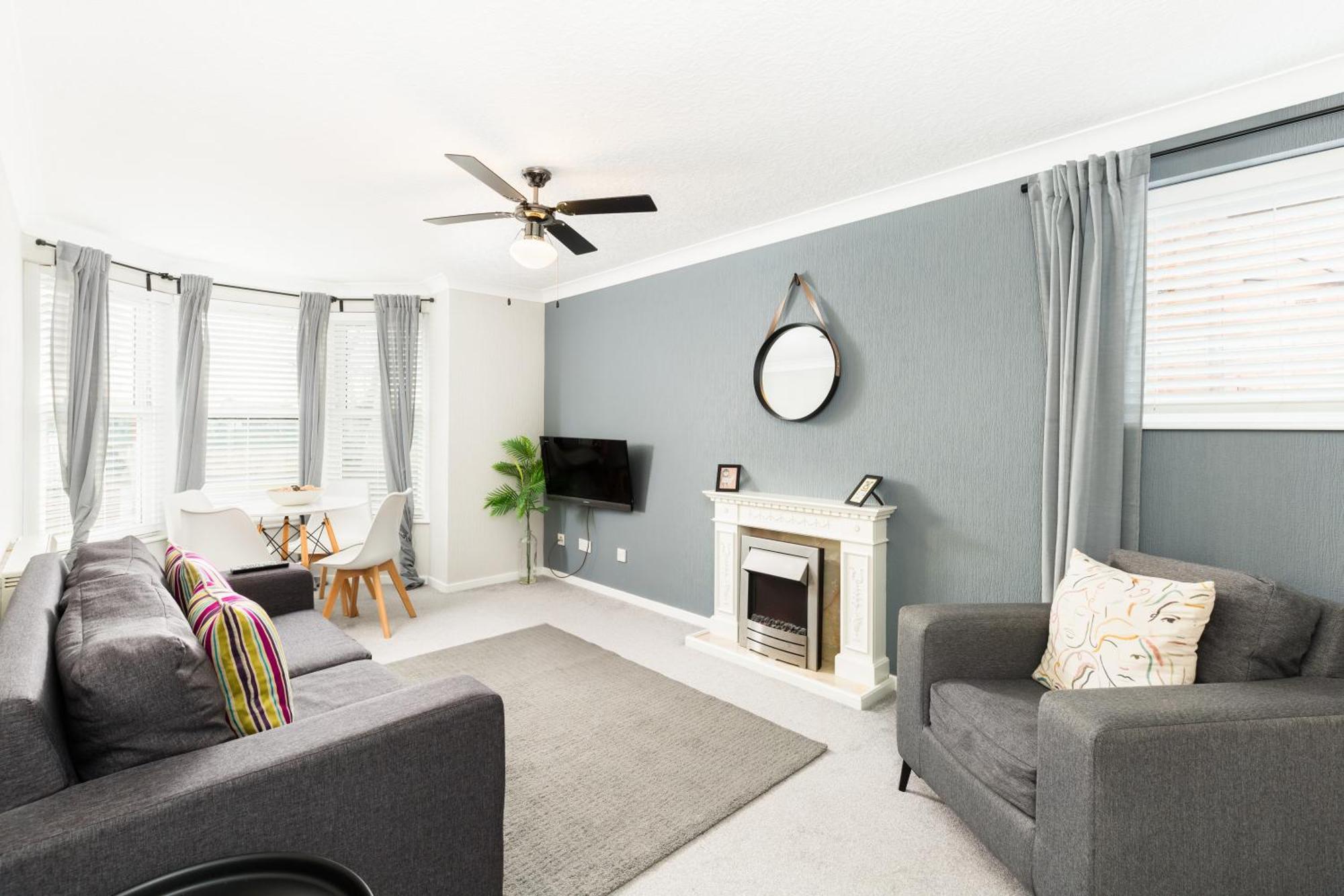 Modern 2-Bedroom Apartments With Free Parking In Leamington Spa Bagian luar foto