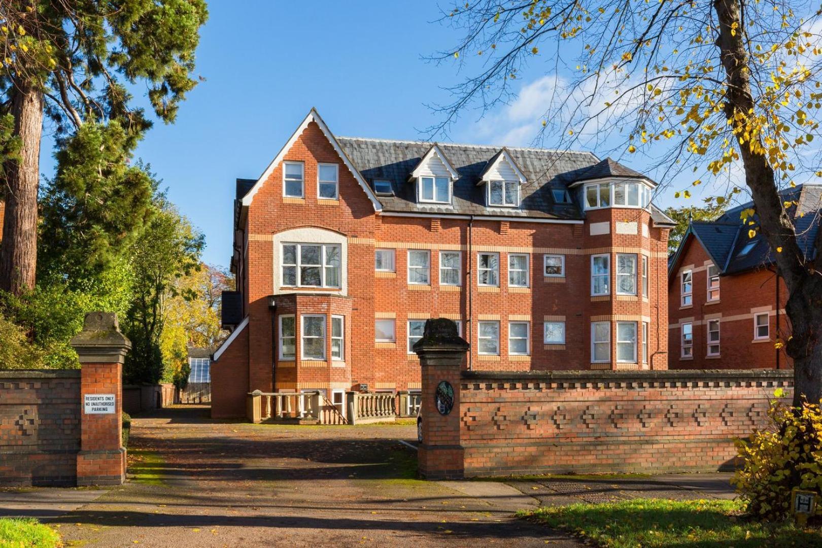 Modern 2-Bedroom Apartments With Free Parking In Leamington Spa Bagian luar foto