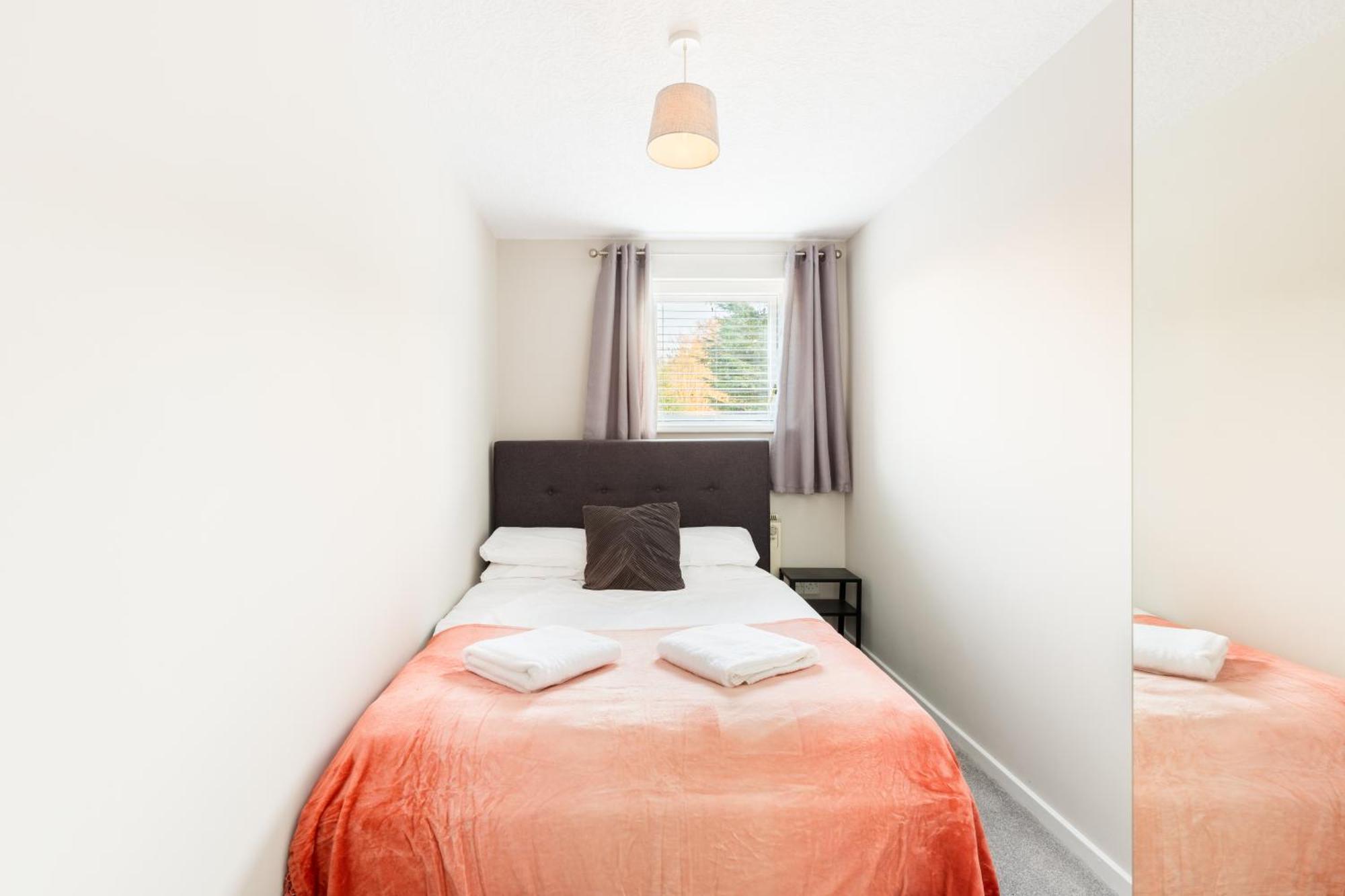 Modern 2-Bedroom Apartments With Free Parking In Leamington Spa Bagian luar foto