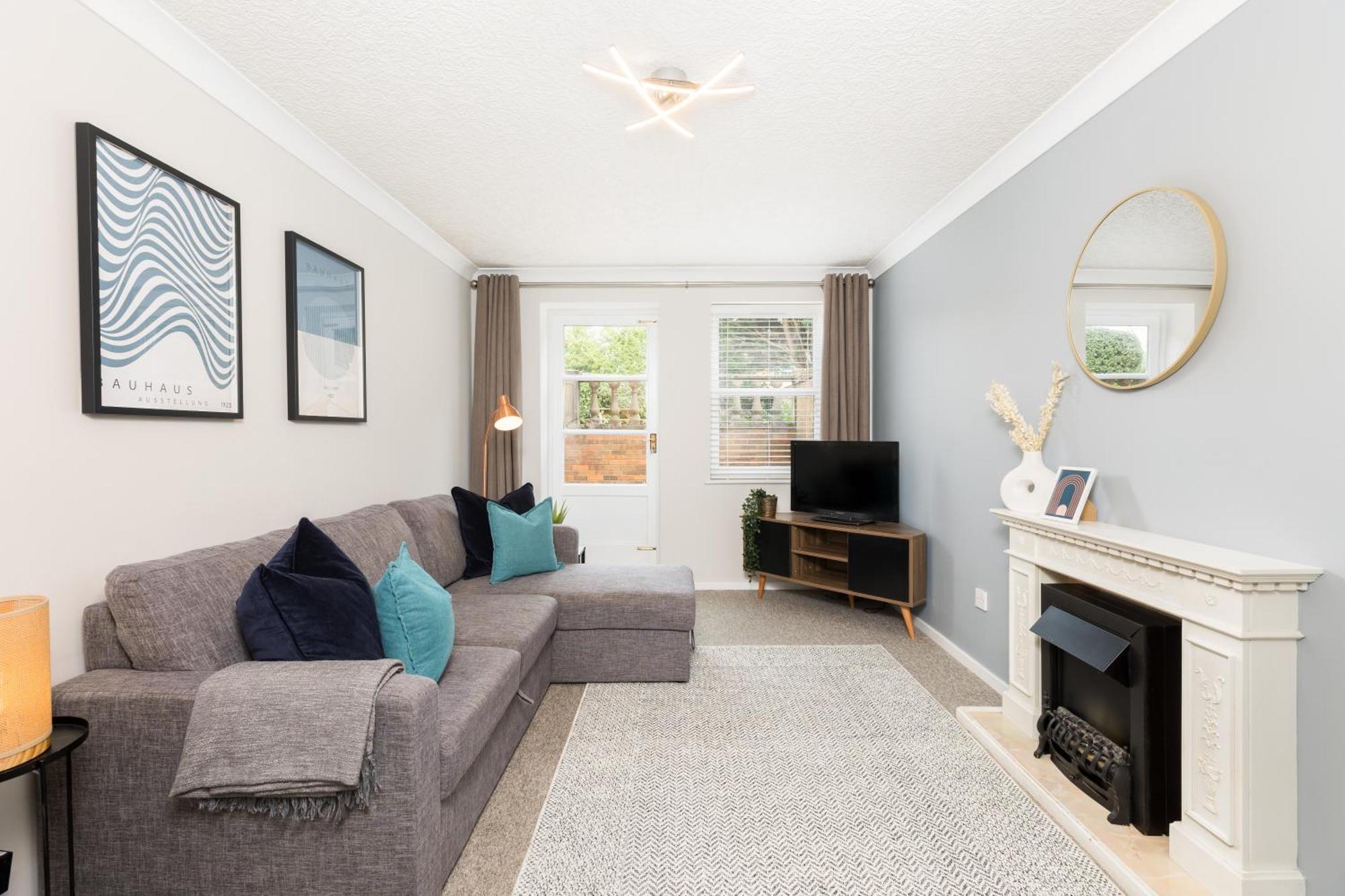Modern 2-Bedroom Apartments With Free Parking In Leamington Spa Bagian luar foto
