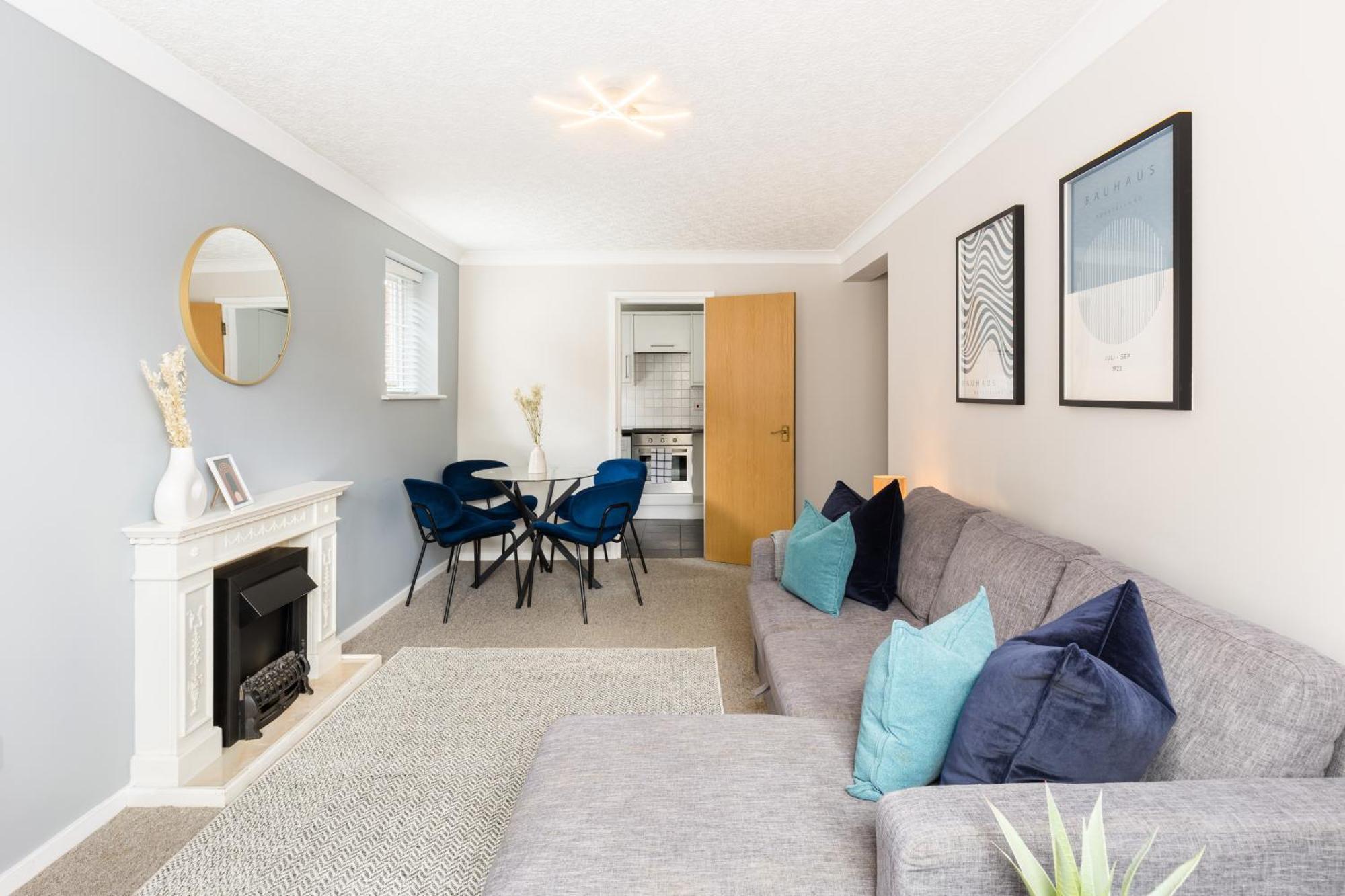 Modern 2-Bedroom Apartments With Free Parking In Leamington Spa Bagian luar foto