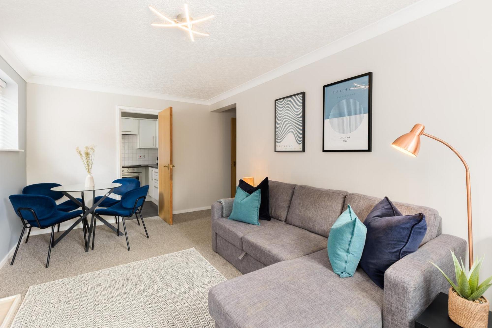 Modern 2-Bedroom Apartments With Free Parking In Leamington Spa Bagian luar foto