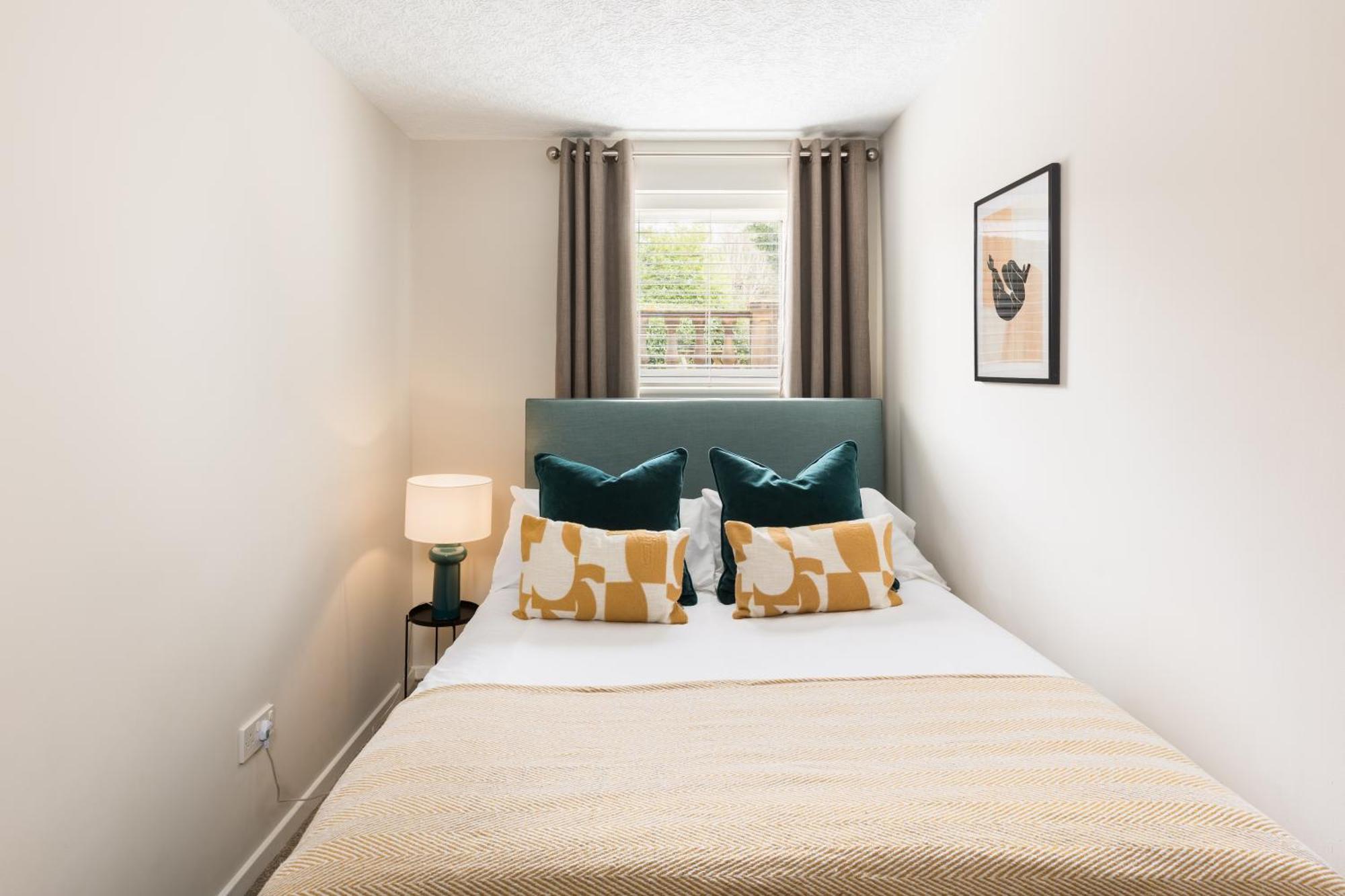 Modern 2-Bedroom Apartments With Free Parking In Leamington Spa Bagian luar foto