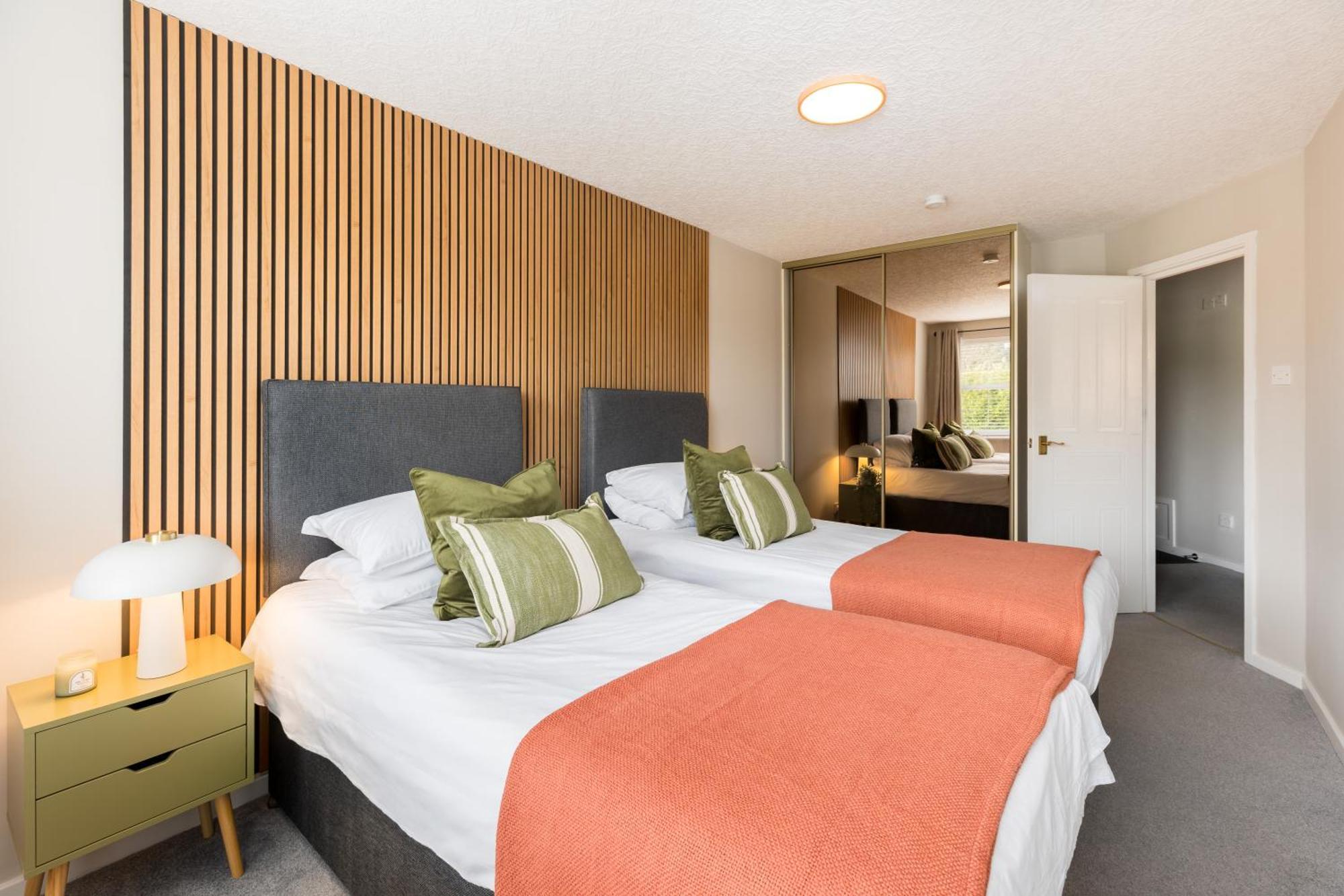 Modern 2-Bedroom Apartments With Free Parking In Leamington Spa Bagian luar foto