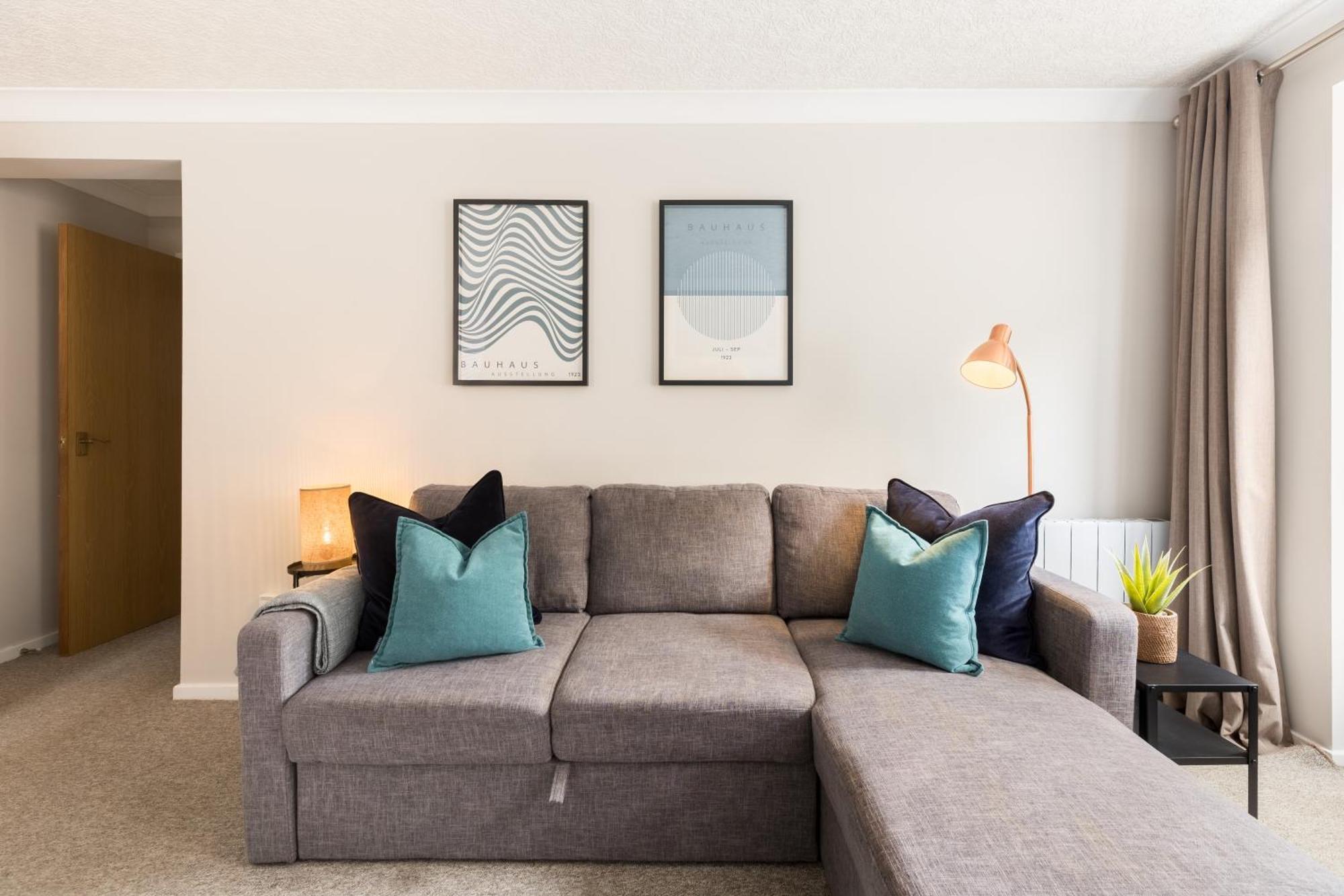 Modern 2-Bedroom Apartments With Free Parking In Leamington Spa Bagian luar foto