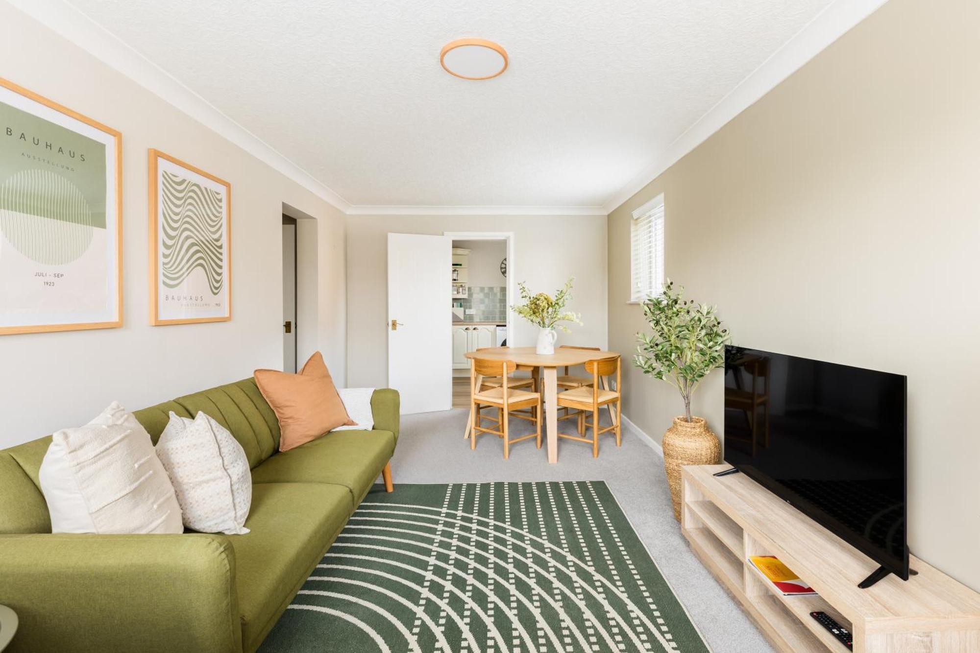 Modern 2-Bedroom Apartments With Free Parking In Leamington Spa Bagian luar foto