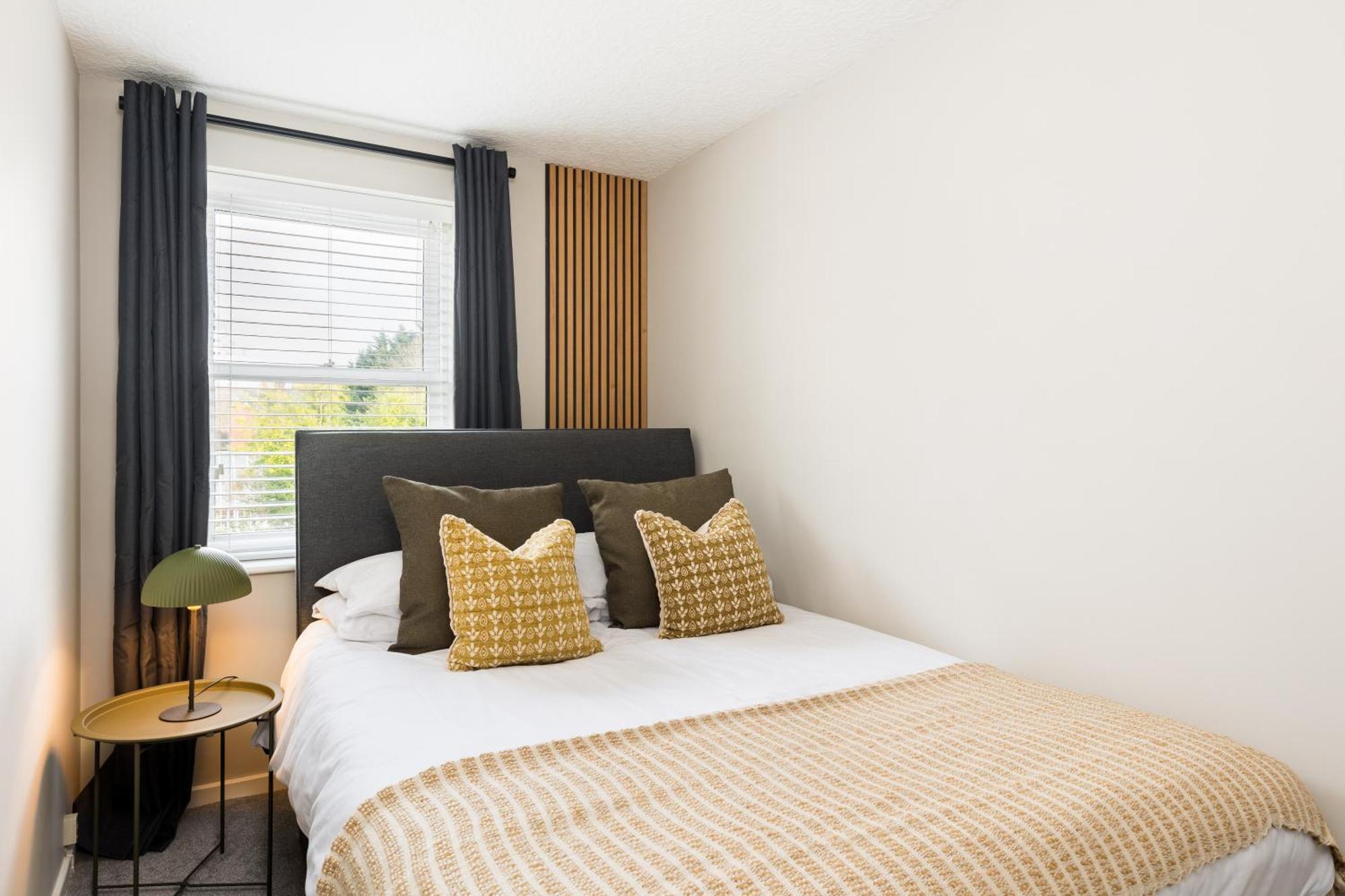 Modern 2-Bedroom Apartments With Free Parking In Leamington Spa Bagian luar foto