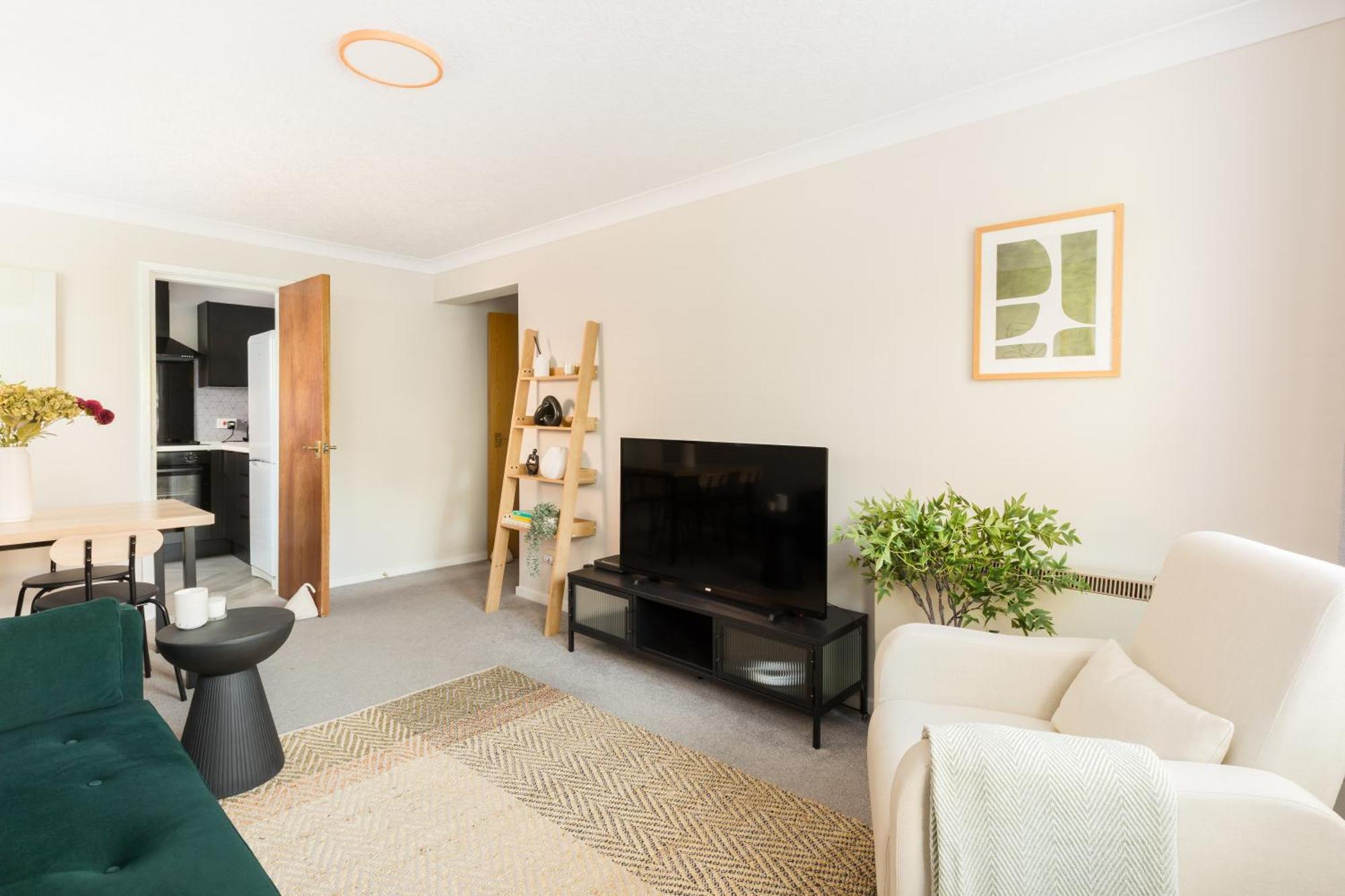 Modern 2-Bedroom Apartments With Free Parking In Leamington Spa Bagian luar foto