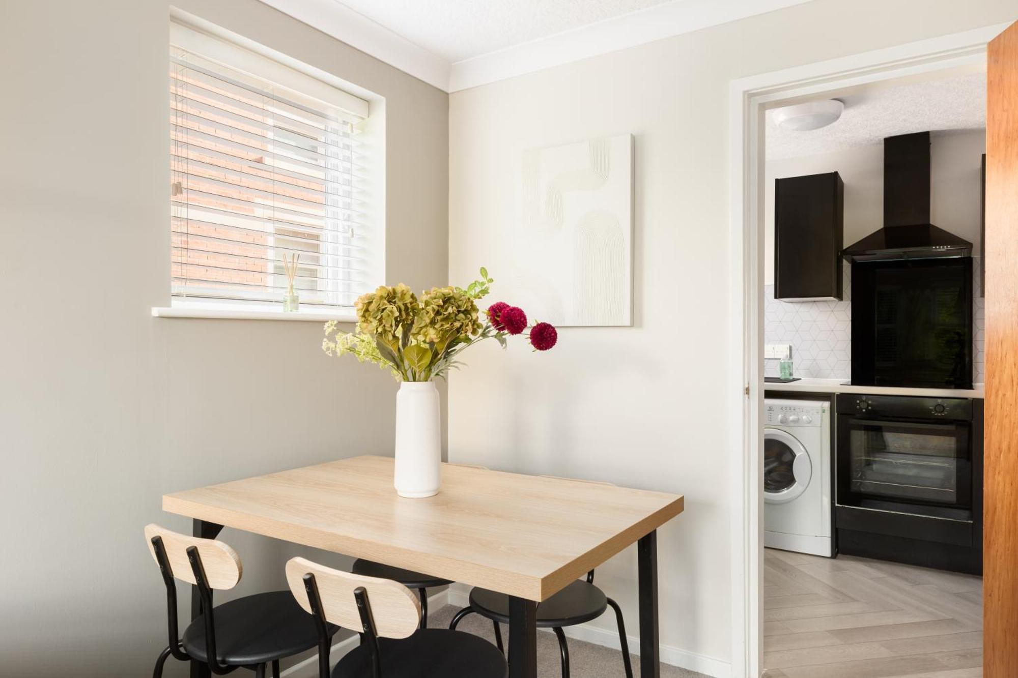 Modern 2-Bedroom Apartments With Free Parking In Leamington Spa Bagian luar foto