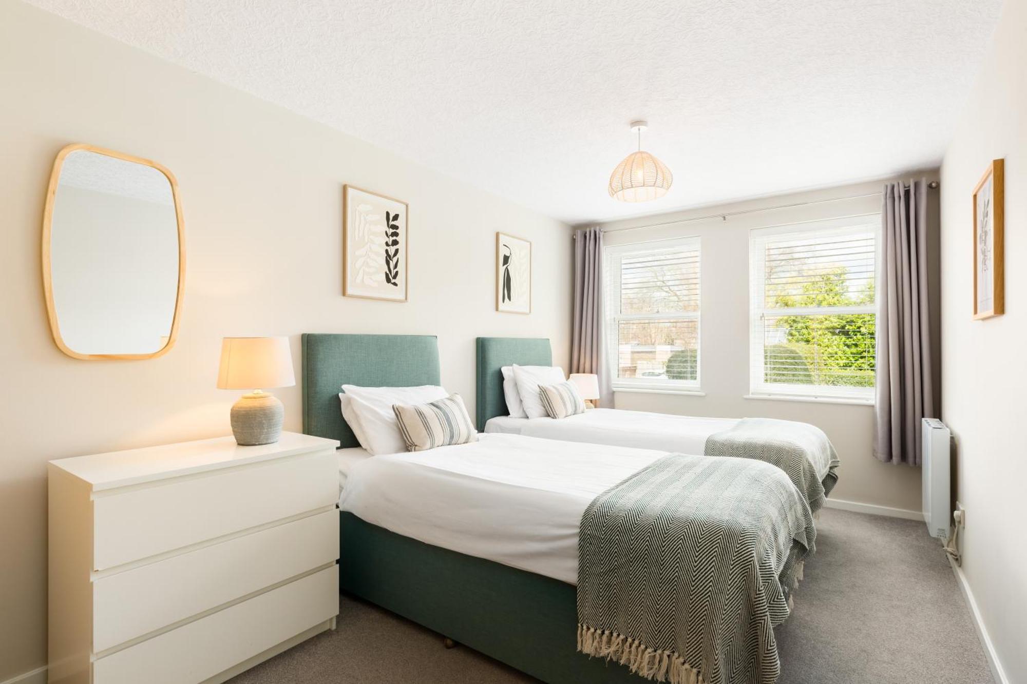 Modern 2-Bedroom Apartments With Free Parking In Leamington Spa Bagian luar foto